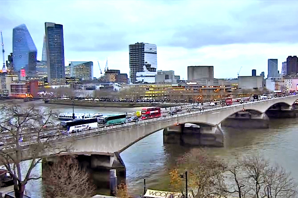 waterloo bridge in london 